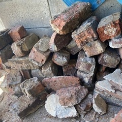 【商談中】ガーデニング用レンガ（アンティーク耐火レンガ含む）や観葉植物🪴取りに 来てくださる方貰ってください♪　の画像