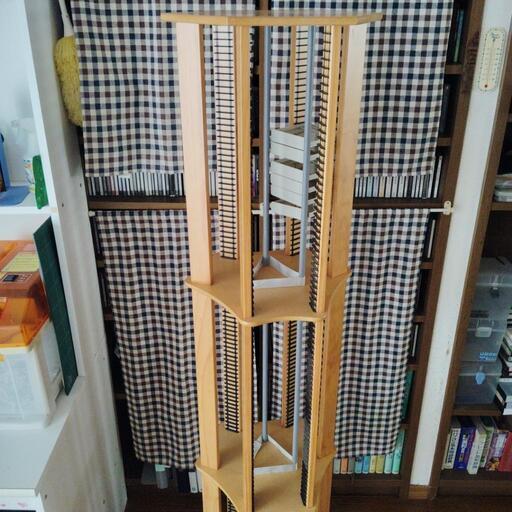 大容量のタワー型CDラック