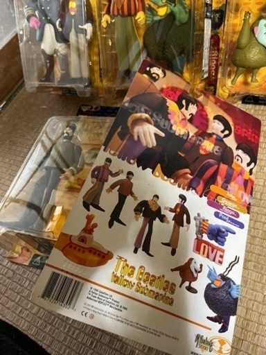 ビートルズ　イエローサブマリン　フィギュア5体