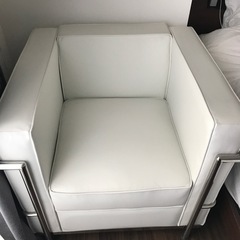 ソファ ル・コルビジェ LC2 リプロダクト (1人掛け ノーマルタイプ（スカイ）, ホワイト)の画像