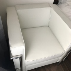ソファ ル・コルビジェ LC2 リプロダクト (1人掛け ノーマルタイプ（スカイ）, ホワイト)の画像