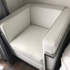 ソファ ル・コルビジェ LC2 リプロダクト (1人掛け ノーマルタイプ（スカイ）, ホワイト)の画像