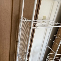 ランドリーラックと小物用ラックの画像