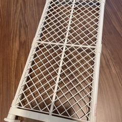 【無料でお譲りします】つっぱり棚（幅70.8-110cm.奥行き...