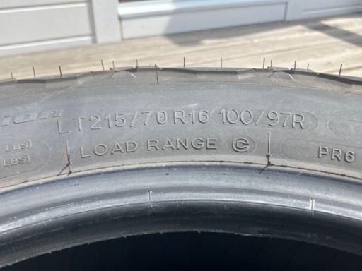 車のパーツ タイヤ
