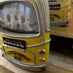 ビートルズ　マジカルミステリーツアーの置物　陶器製の画像