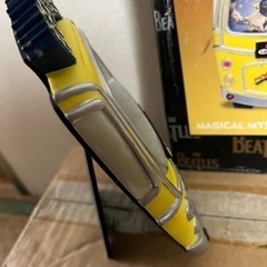 ビートルズ　マジカルミステリーツアーの置物　陶器製の画像