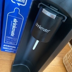 ドリンクメイト本体とボンベ　の画像