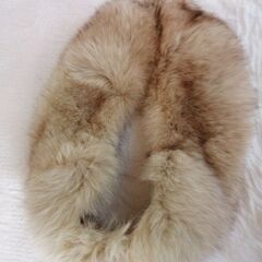 毛皮のマフラーの画像