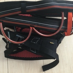 最終値下げ　ボルダリング　クライミング　ハーネス　ジュニア　子供　ヨーロッパ　EU 新品　ケース付の画像