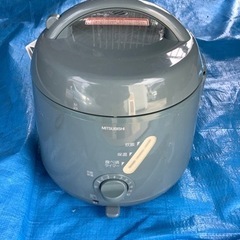 一人暮らし向け❗️3合炊き　三菱の炊飯器