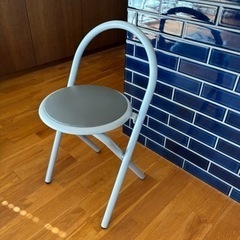 ［無料で譲ります］しっかりと丈夫な折りたたみ椅子の画像