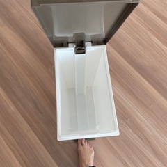 ゴミ箱の画像