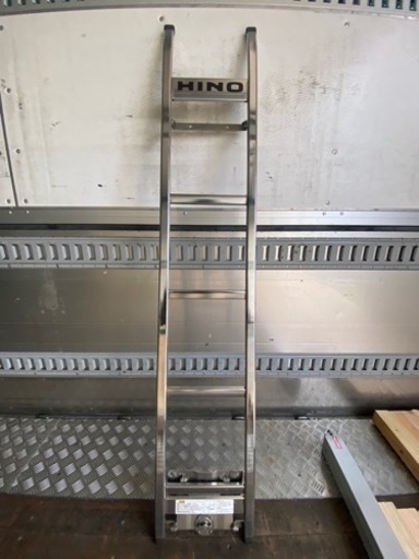 17プロフィア　ハシゴ