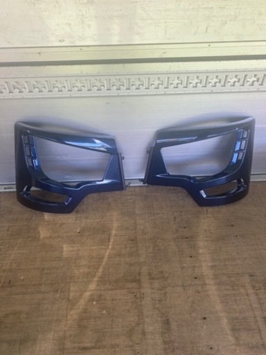 美品　三菱ふそう　17スーパーグレート　ヘッドライトベゼル