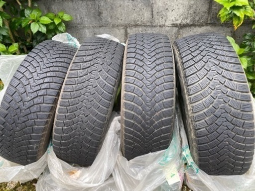 車のパーツ タイヤ、ホイール
