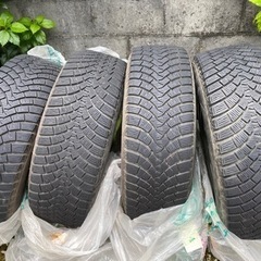車のパーツ タイヤ、ホイールの画像