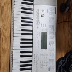 CASIO　電子ピアノLK218とピアノ置き
