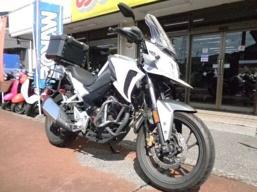 NO.5079　ＣＢ１９０Ｘ　空冷４サイクル単気筒１８４ｃｃ　フューエルインジェクション車　ＡＢＳ付き　リヤボックス付き　ホワイト＆シルバー　☆彡