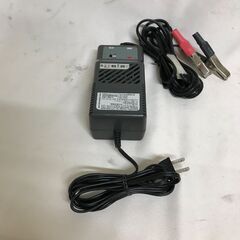 【北見市発】岡田商事 アキュメイト Accumate 12V 鉛バッテリー用自動充電器 灰 電動工具 車 バイク (D5872wY)の画像