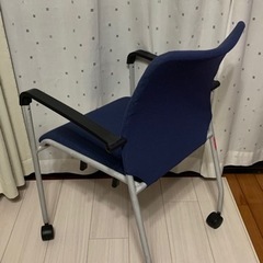 中古　デスクチェアー　キャスター付きの画像