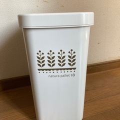 押して開けるBOX　ゴミ箱　ガーデニング収納などの画像
