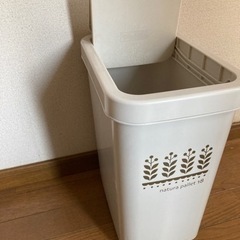 押して開けるBOX　ゴミ箱　ガーデニング収納など