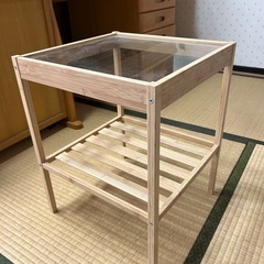 サイドテーブル