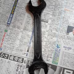 大きな30と32mm 両口スパナ 黒 日本製  玄 赤