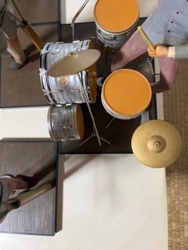 ビートルズ　フィギュア