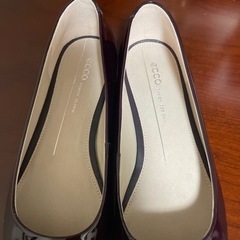 eccoエナメルフラットパンプスの画像