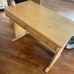 しっかりした作りの勉強机売ります。