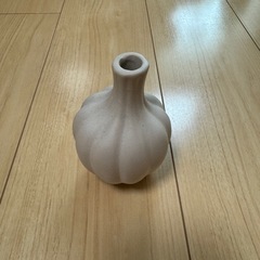 花瓶 アクセサリースタンド 造花付きの画像