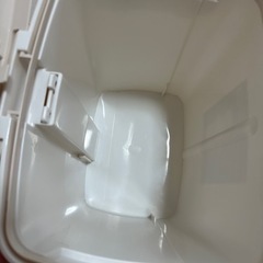 ペダル式ゴミ箱　の画像