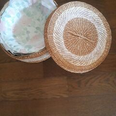 未使用のかご付きお皿5枚組の画像