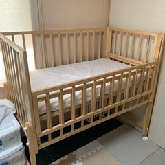 ベビーベッドの画像