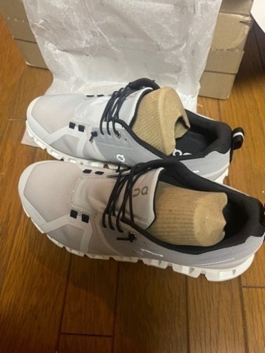 【7月末まで期間限定値下げ】★新品未使用★大人気★希少サイズ★27cmオン　クラウドサーファー