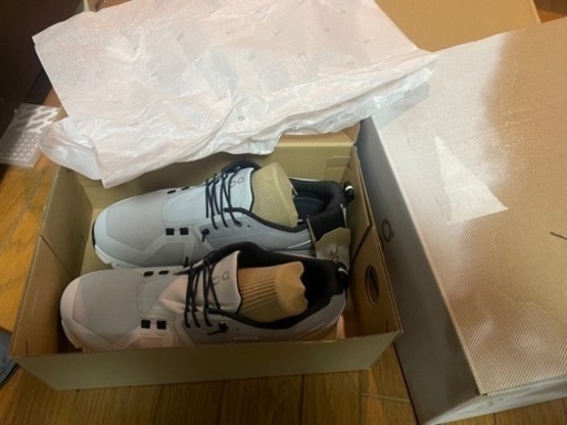 【7月末まで期間限定値下げ】★新品未使用★大人気★希少サイズ★27cmオン　クラウドサーファー