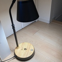 木製アイアン卓上LED照明 スマホ充電式の画像