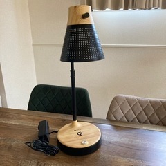 木製アイアン卓上LED照明 スマホ充電式の画像