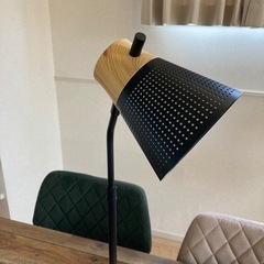 木製アイアン卓上LED照明 スマホ充電式の画像