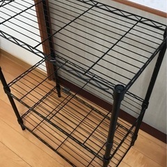 3段スチールラック 2つ　Amazon ベーシックの画像