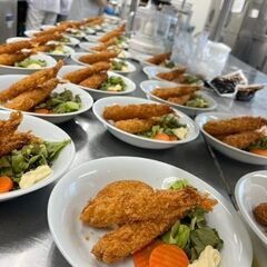 週2日～OK！1日3h！未経験OK！Wワーク・扶養内OK！40代～60代活躍中！調理スタッフの画像