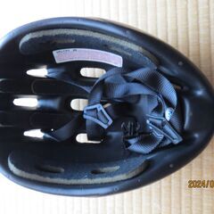 中古自転車用ヘルメット、競技用、一般用、通気性良好。の画像