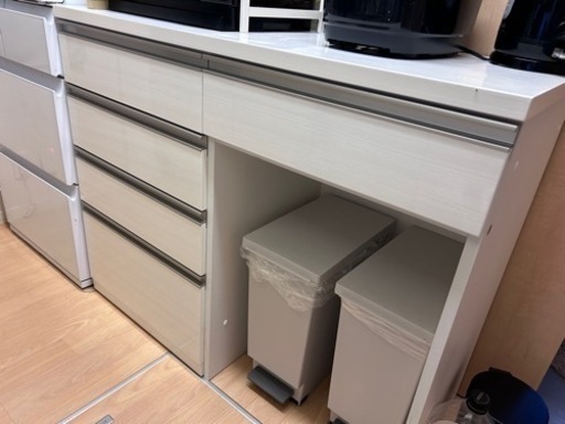 食器棚 売ります