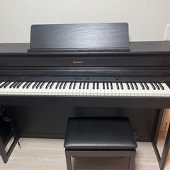 電子ピアノ Roland HP704の画像
