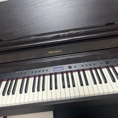 電子ピアノ Roland HP704の画像