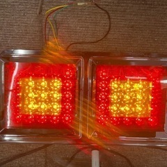 トラック、トレーラーに　LEDテールランプ 24V 12V