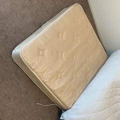マットレスとベッドの画像