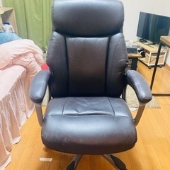 【購入時2万5千円】革張りチェア
